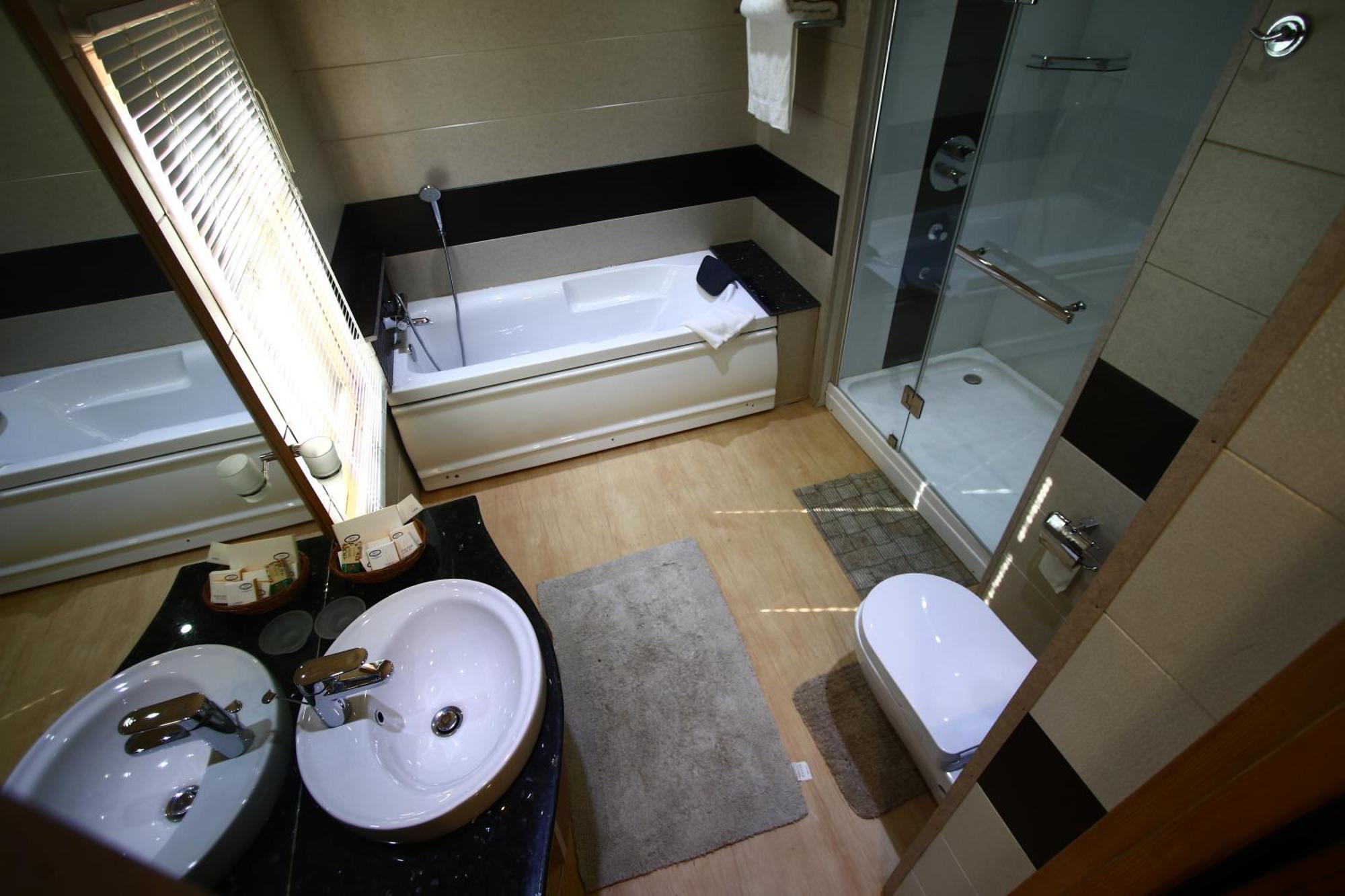 Hotel Mascot Houseboats Srīnagar Zewnętrze zdjęcie
