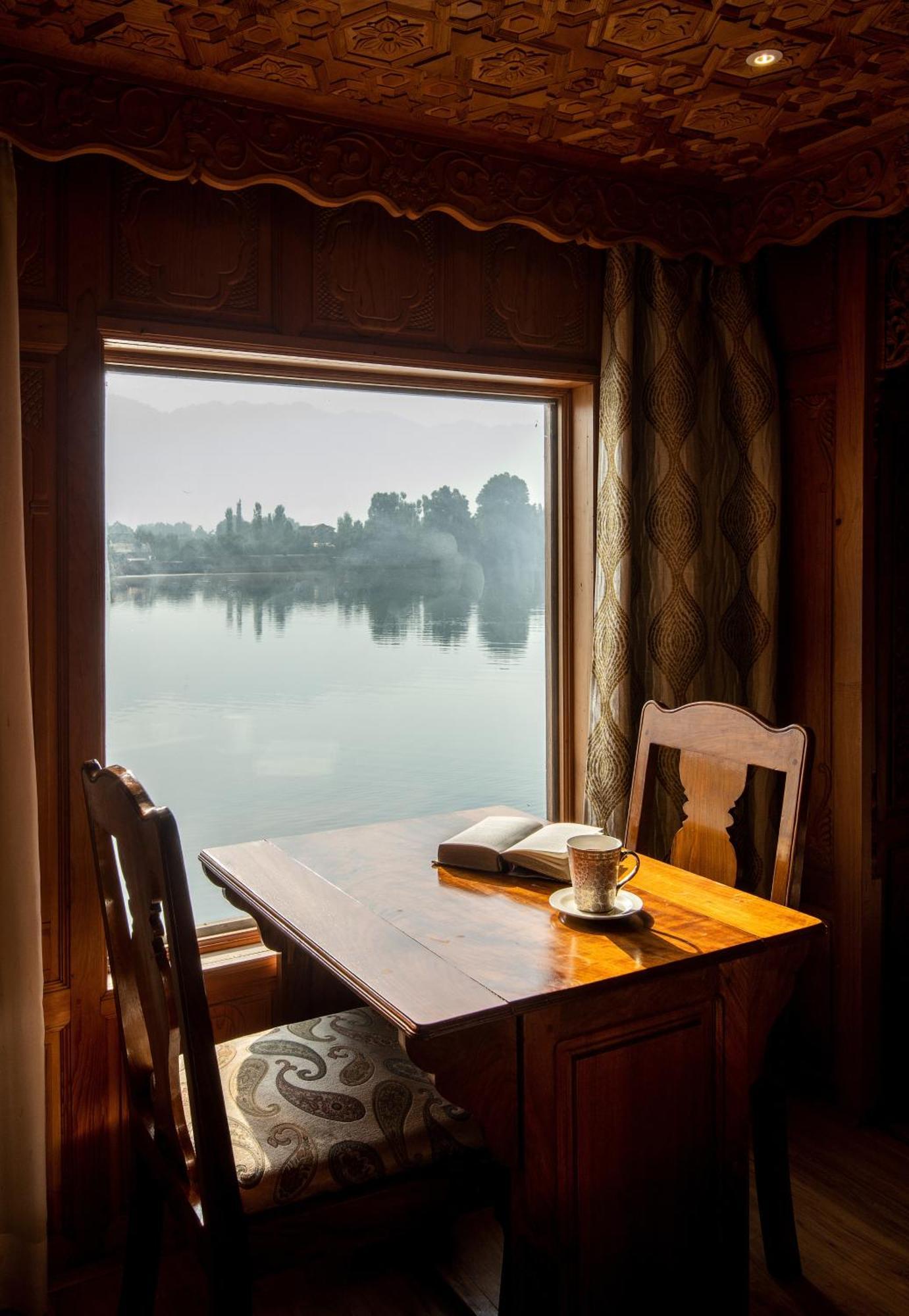 Hotel Mascot Houseboats Srīnagar Zewnętrze zdjęcie