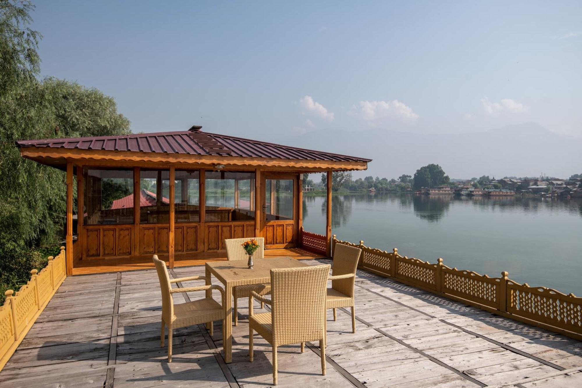 Hotel Mascot Houseboats Srīnagar Zewnętrze zdjęcie